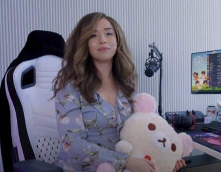 What gaming chair does pokimane use